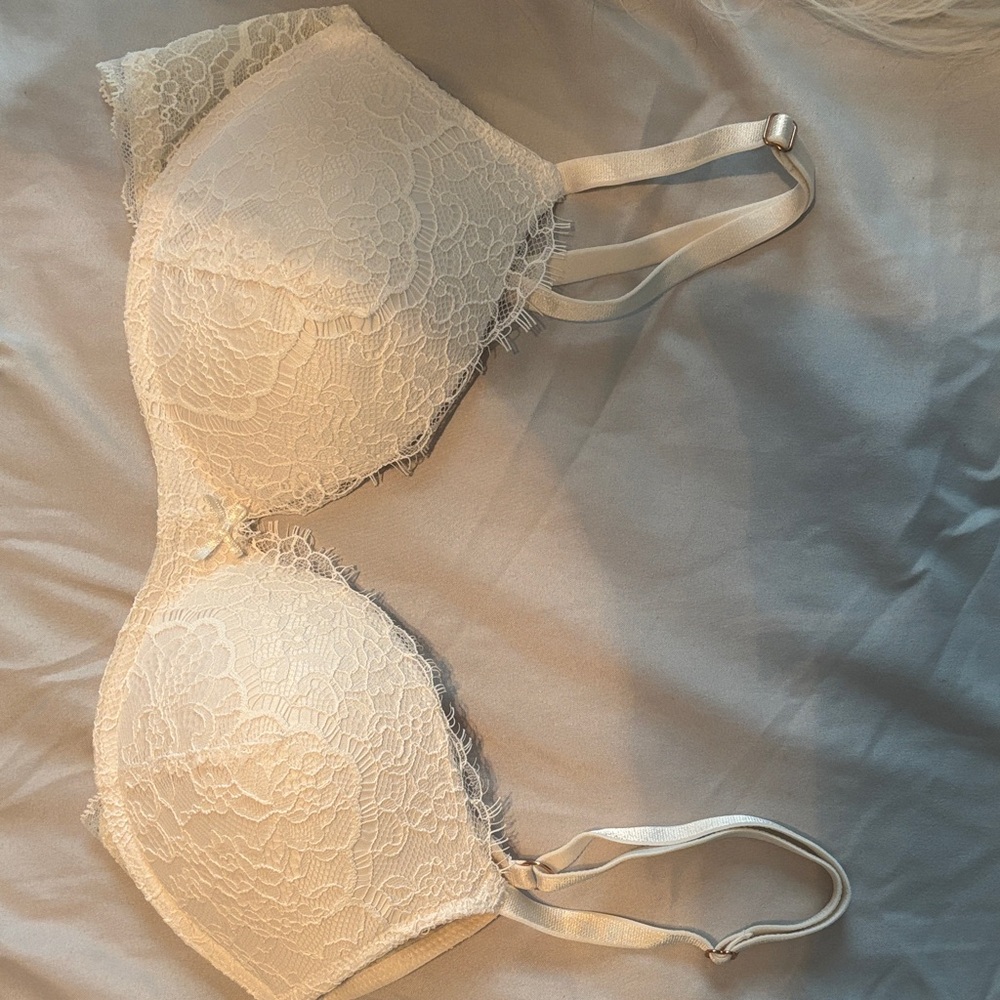 Victoria's Secret Lace Bra in Cream